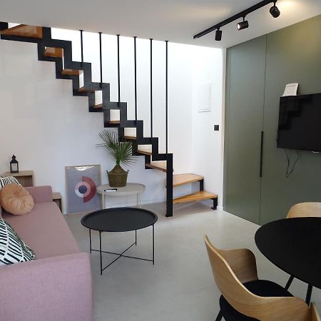 Modern Small House With A Terrace Split Ngoại thất bức ảnh