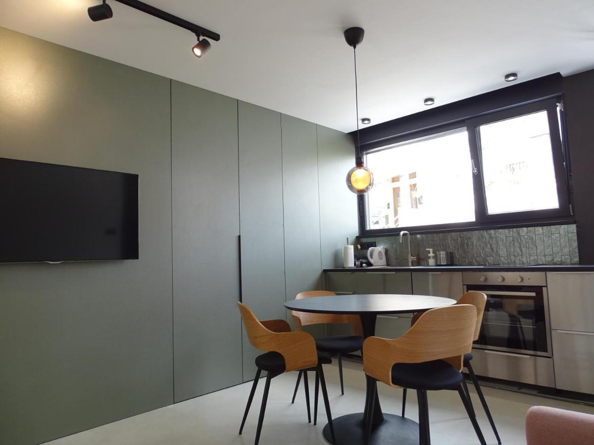 Modern Small House With A Terrace Split Ngoại thất bức ảnh