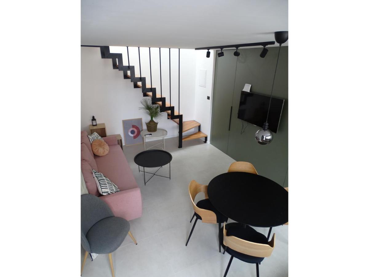 Modern Small House With A Terrace Split Ngoại thất bức ảnh