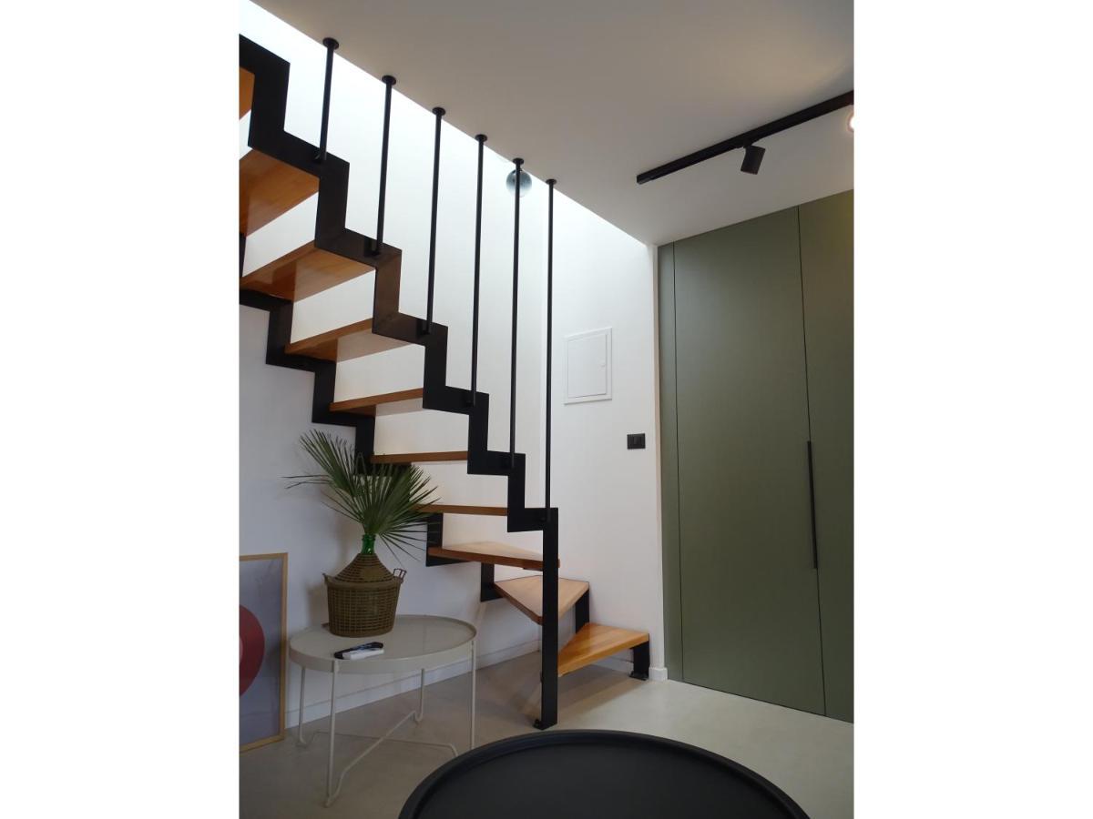 Modern Small House With A Terrace Split Ngoại thất bức ảnh