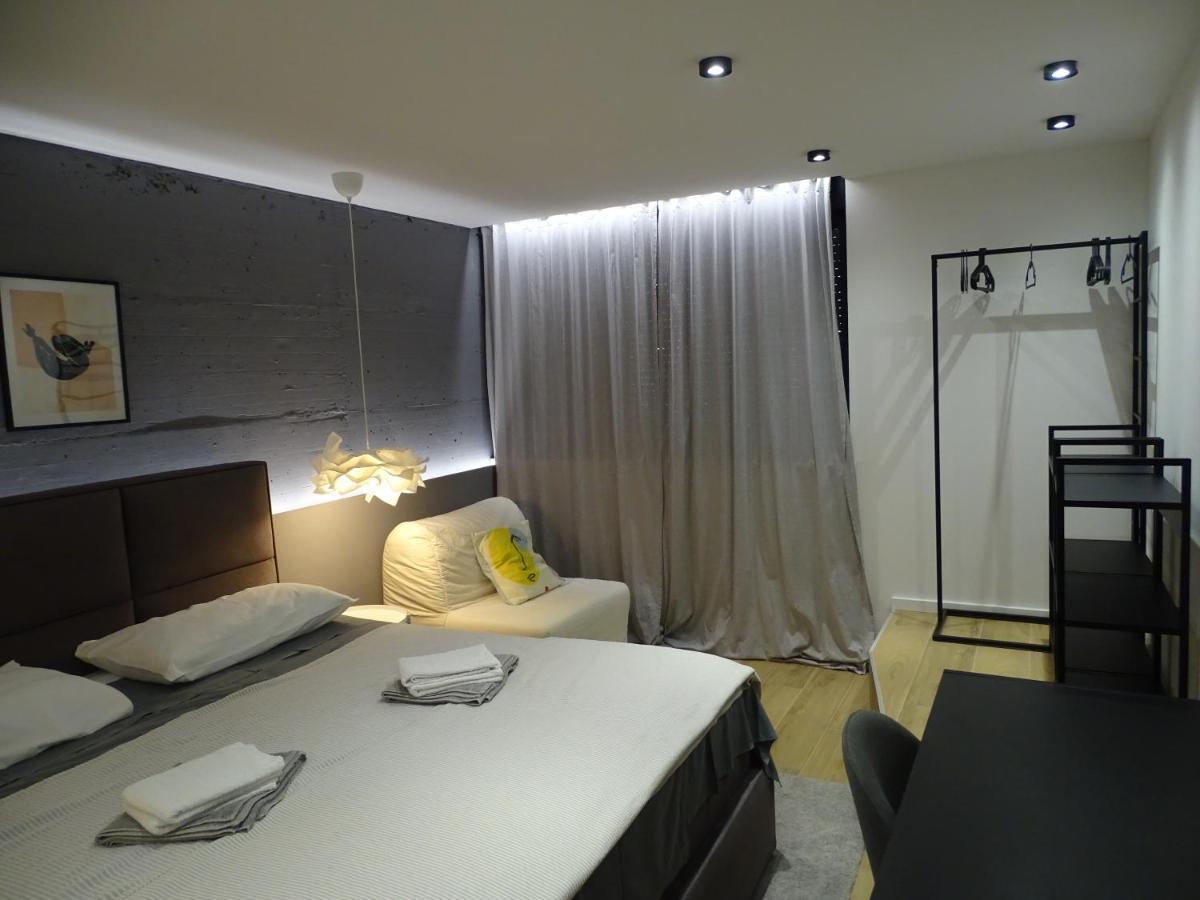 Modern Small House With A Terrace Split Ngoại thất bức ảnh